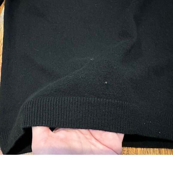 Talbots Women’s Pure Cashmere Crew Neck Sweater Black Size Medium Imperfection - Picture 4 of 9